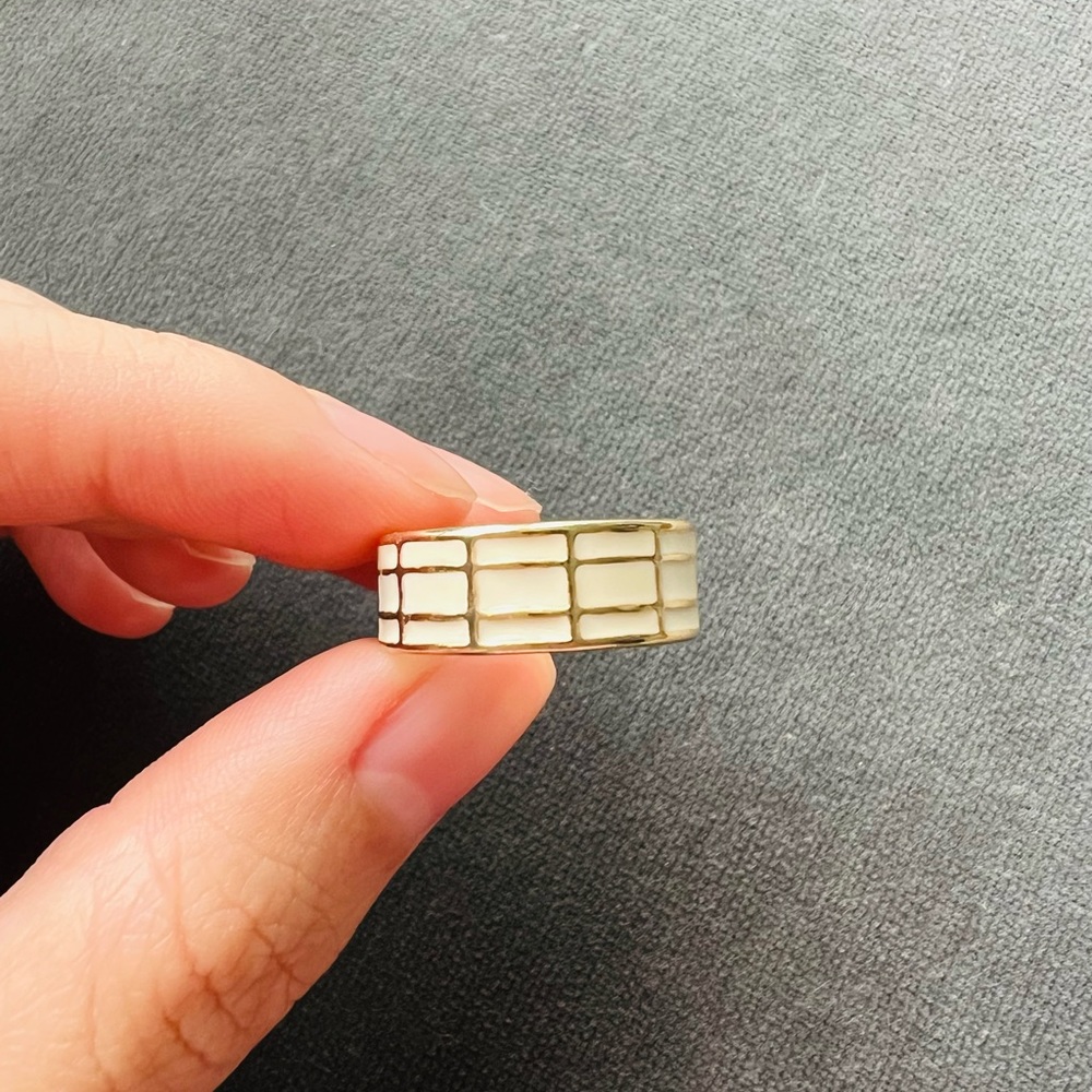 Stylish Ring in Ivory and Gold, size 6-8